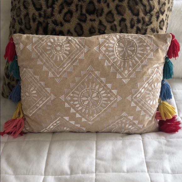 Accent pillow - Picture 3 of 3